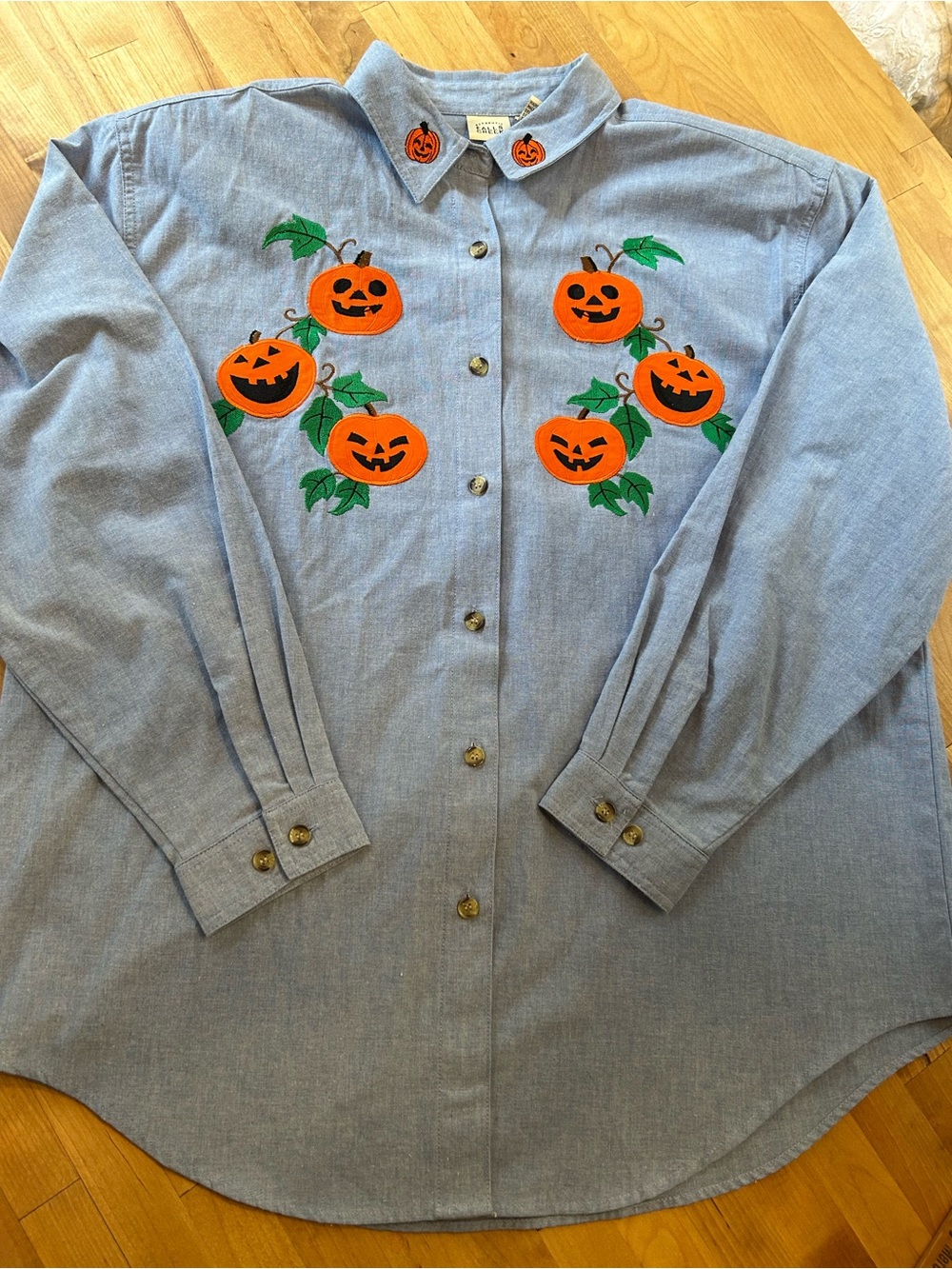 VTG 1990s Falls Creek Button-Up Chambray Shirt with Orange Pumpkin Appliqués